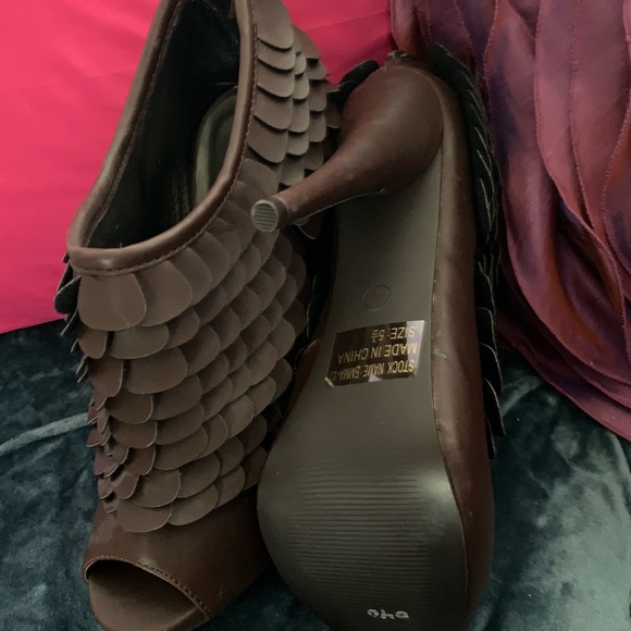 Scalloped Fringe Booties! - Picture 2 of 2